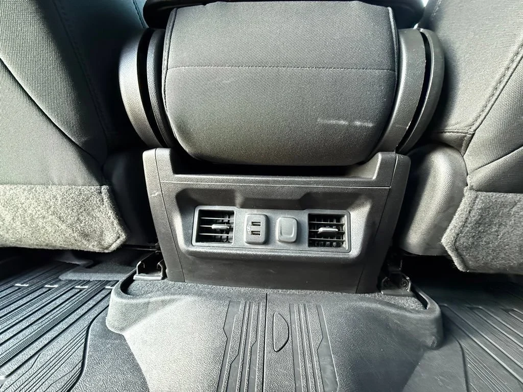 Used 2022 SUMMIT WHITE GMC SLE image 34