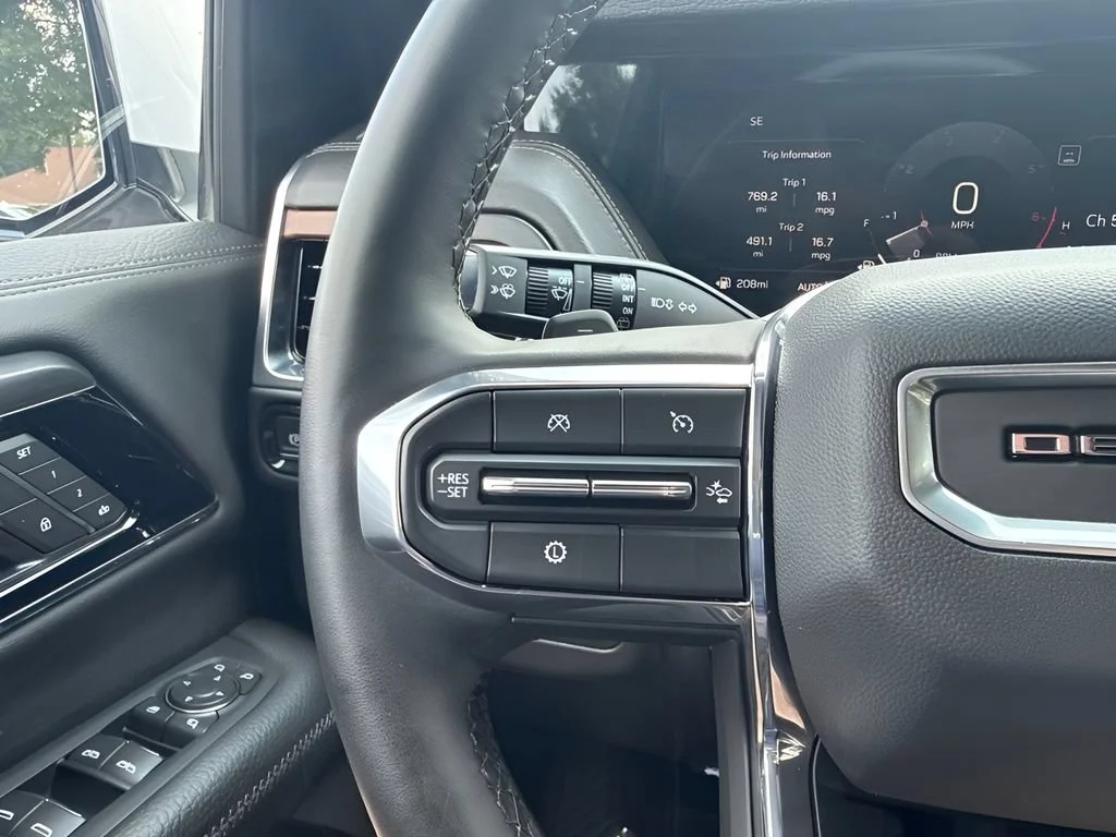 Used 2025 Summit White GMC Denali image 17