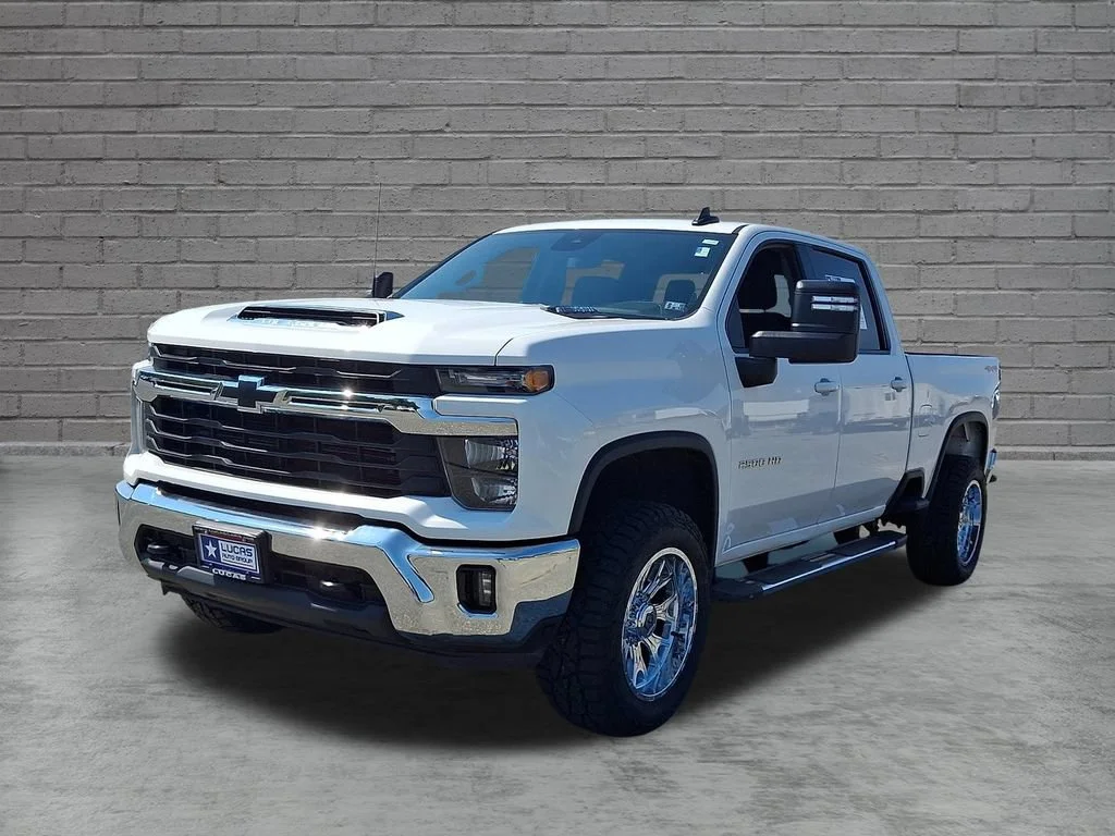 Used 2025 Summit White Chevrolet LT image 5