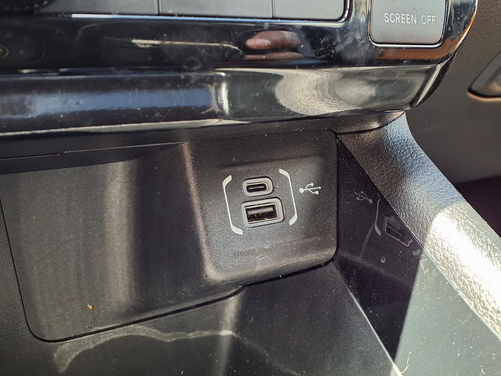 Used 2025 Silver Zynith Metallic Clearcoat Jeep Limited image 8