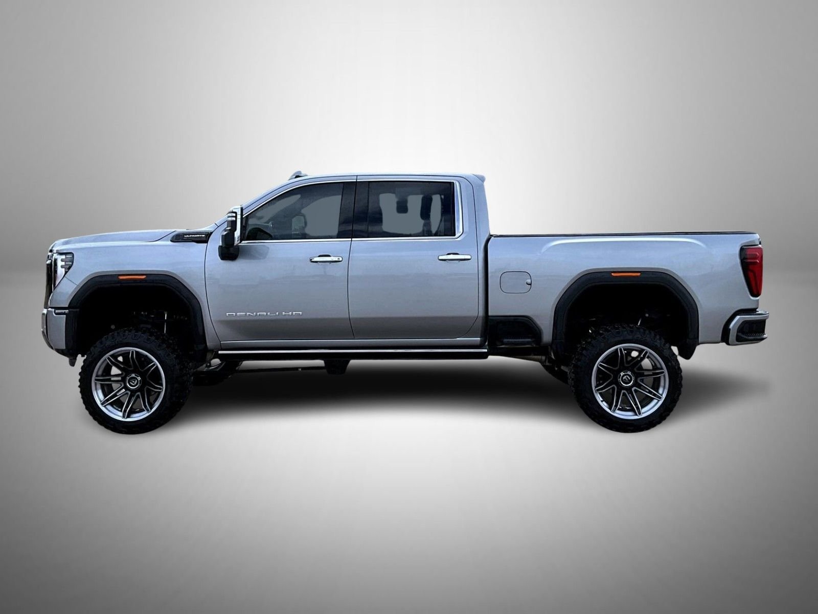 Used 2025 Silver GMC Denali Ultimate image 8