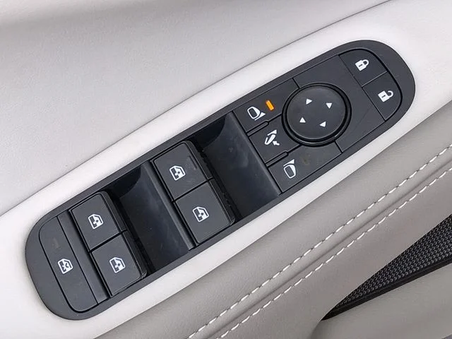 New 2027 RADIANT WHITE INFINITI Luxe AWD image 18
