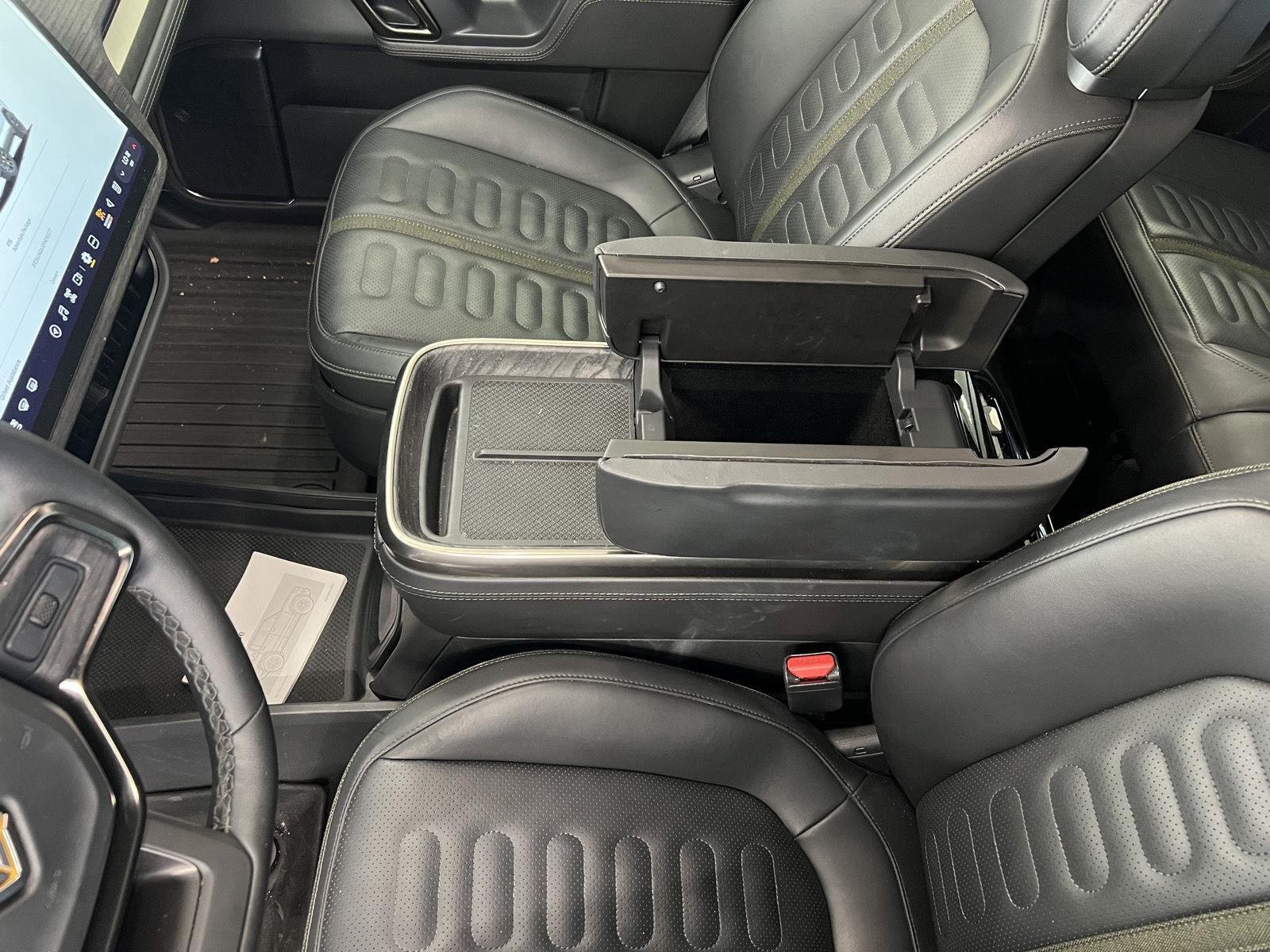2023 Rivian R1S Adventure - Photo 16