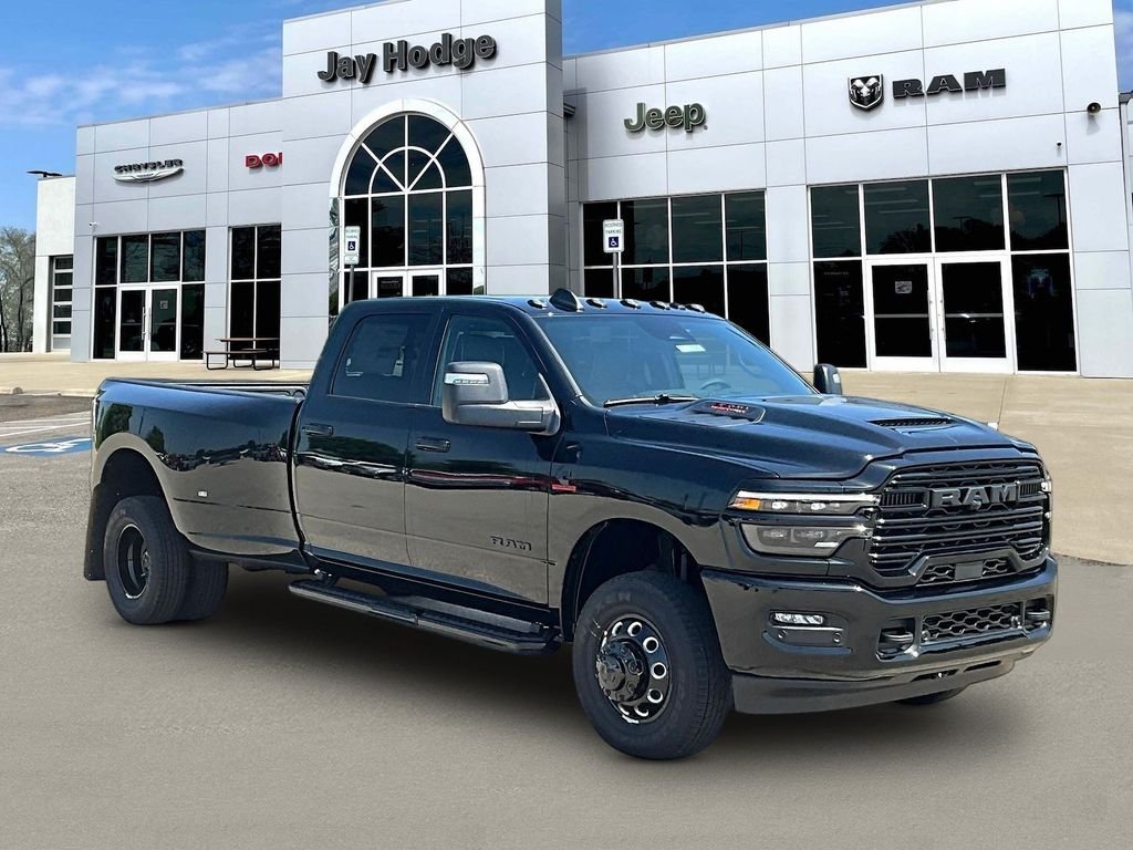 New 2026 Diamond Black Crystal Pearl-Coat Exterior Paint RAM Laramie image 1