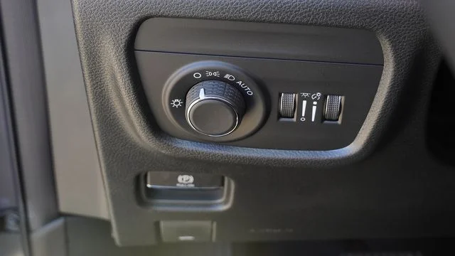 New 2026 Baltic Gray Metallic Clear-Coat Exterior Paint Jeep Altitude image 21