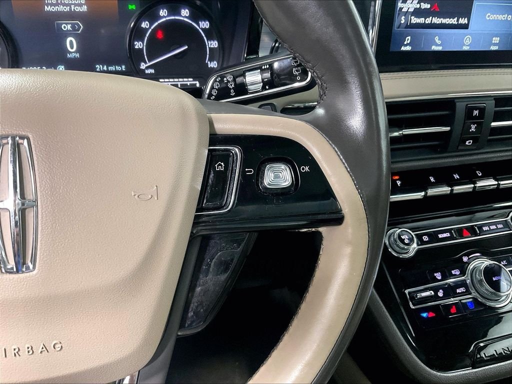 Used 2020 White Lincoln Standard image 24
