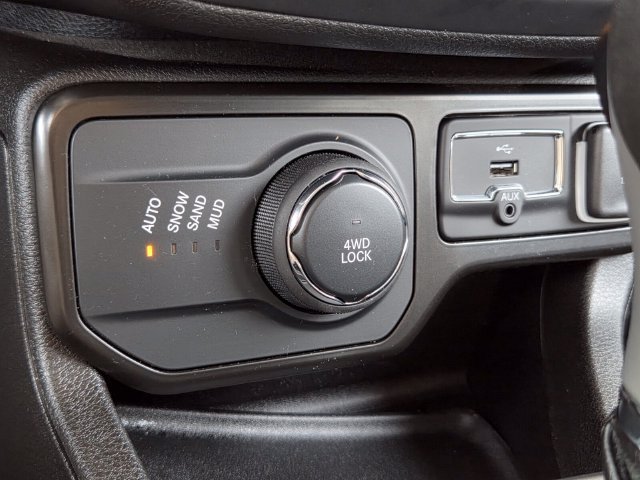 Used 2023 White Jeep Altitude image 24