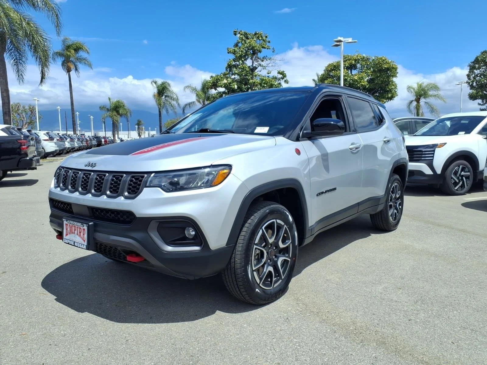 Used 2025 Silver Zynith Metallic Clearcoat Jeep Trailhawk image 20