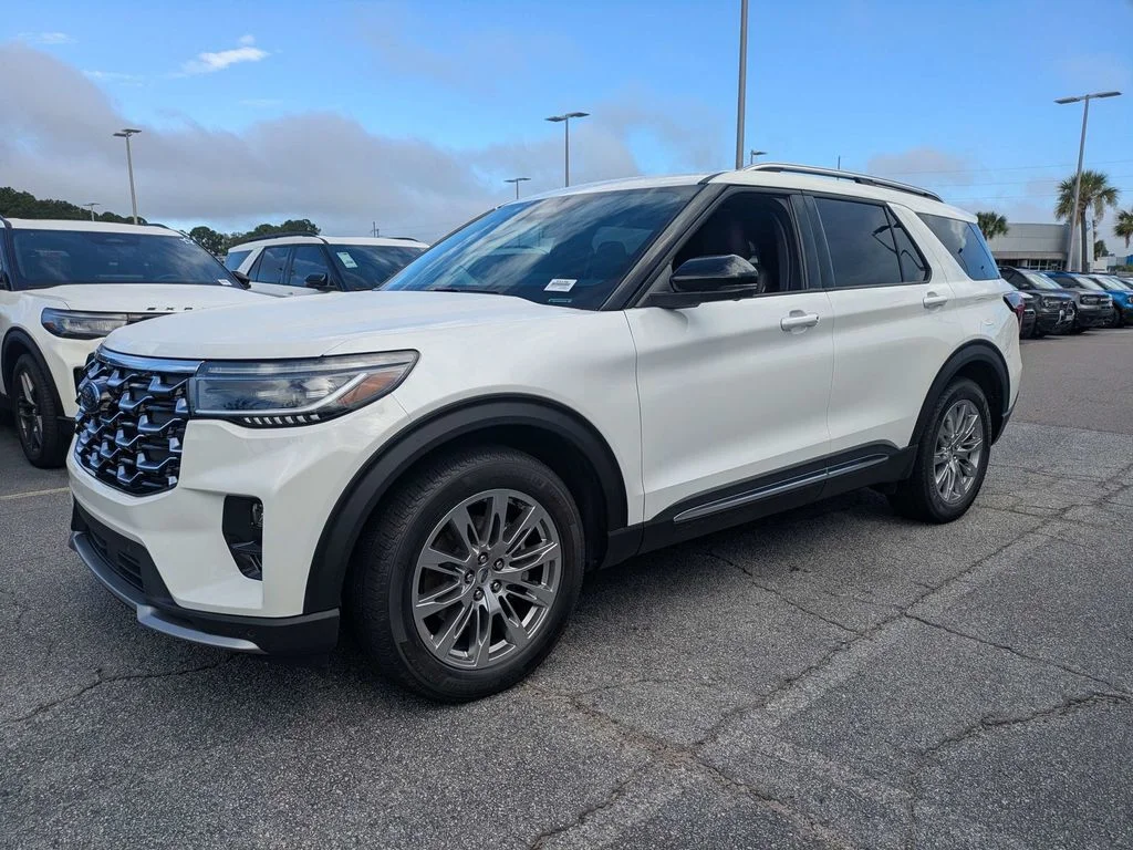 New 2026 Star White Metallic Tri-Coat Ford Platinum image 8