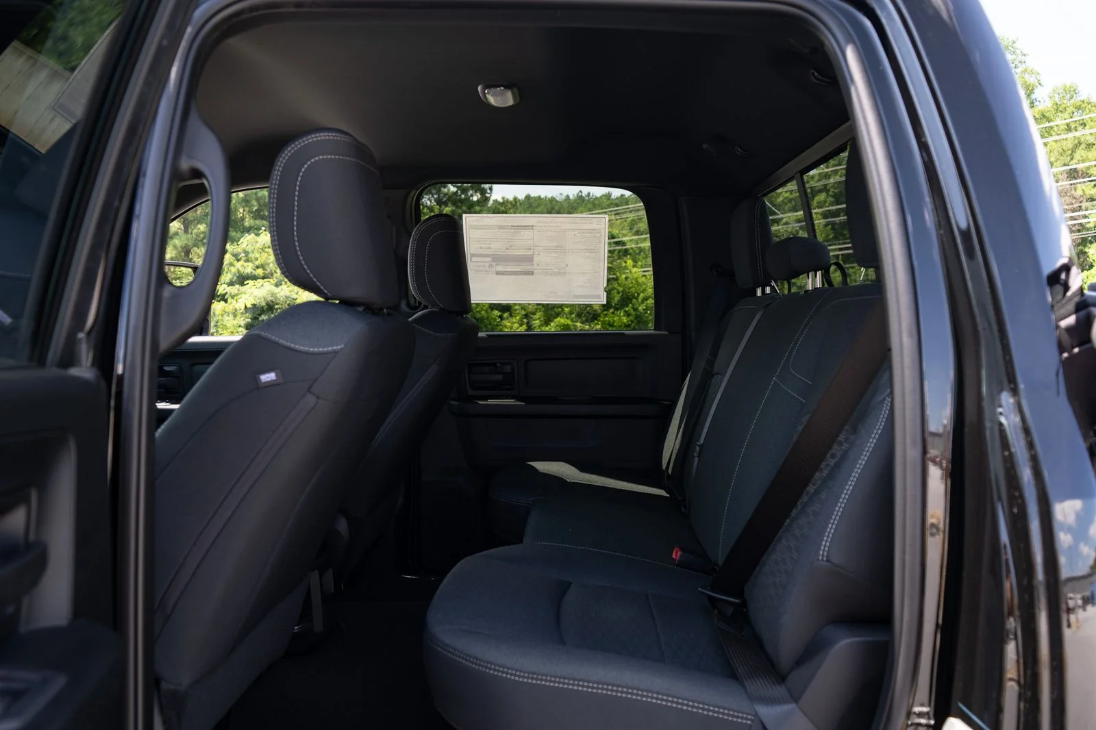 New 2026 Diamond Black Crystal Pearl-Coat Exterior Paint RAM Tradesman image 18
