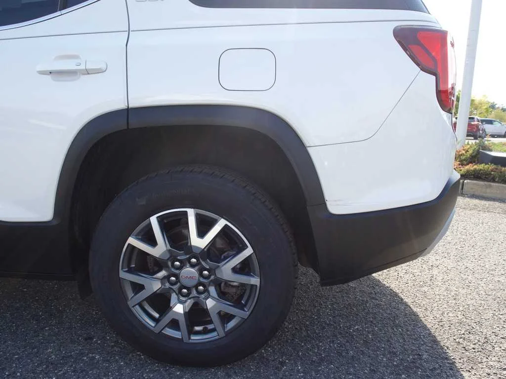 2023 GMC Acadia SLT - Photo 13