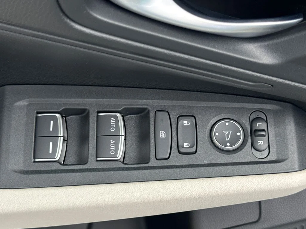 Used 2026 Platinum White Pearl Honda LX image 14