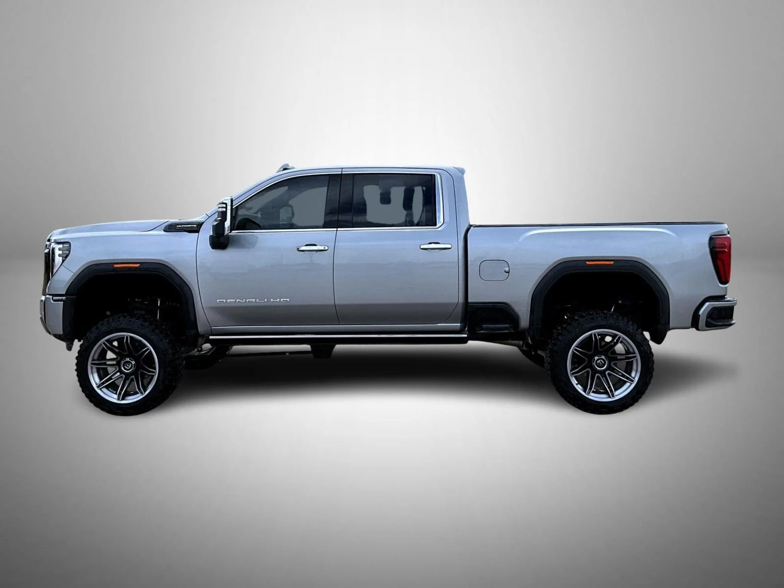 Used 2025 Silver GMC Denali Ultimate image 8