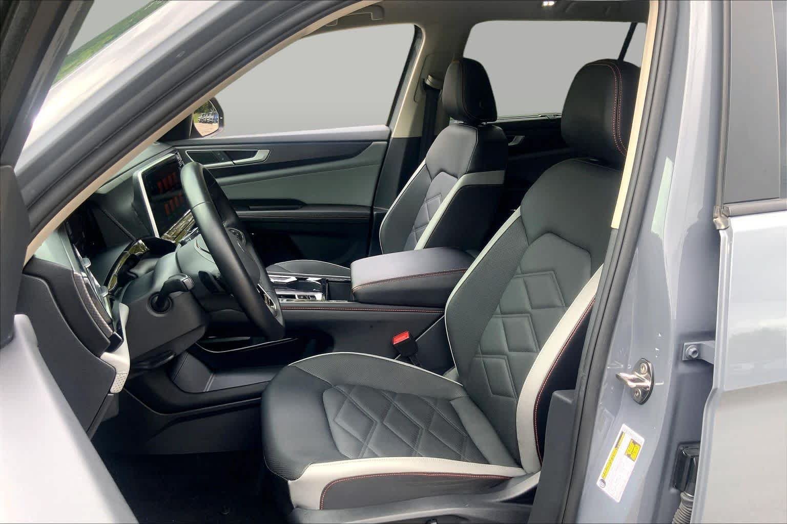 Used 2024 Pure Gray Volkswagen 2.0T Peak Edition SE w/Technology image 7