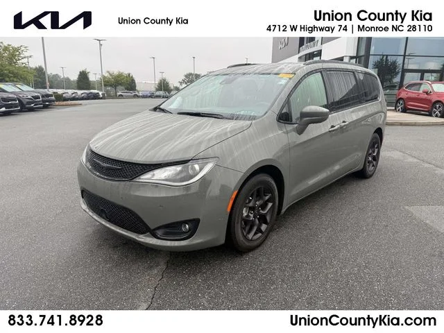 Used 2020 White Chrysler Touring L image 1