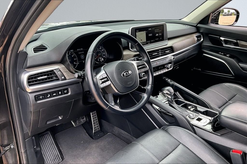 Used 2020 Black Kia SX image 11