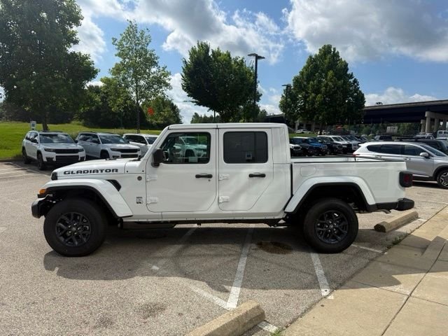 New 2026 Bright White Clear-Coat Exterior Paint Jeep 85th Anniversary Edition image 3