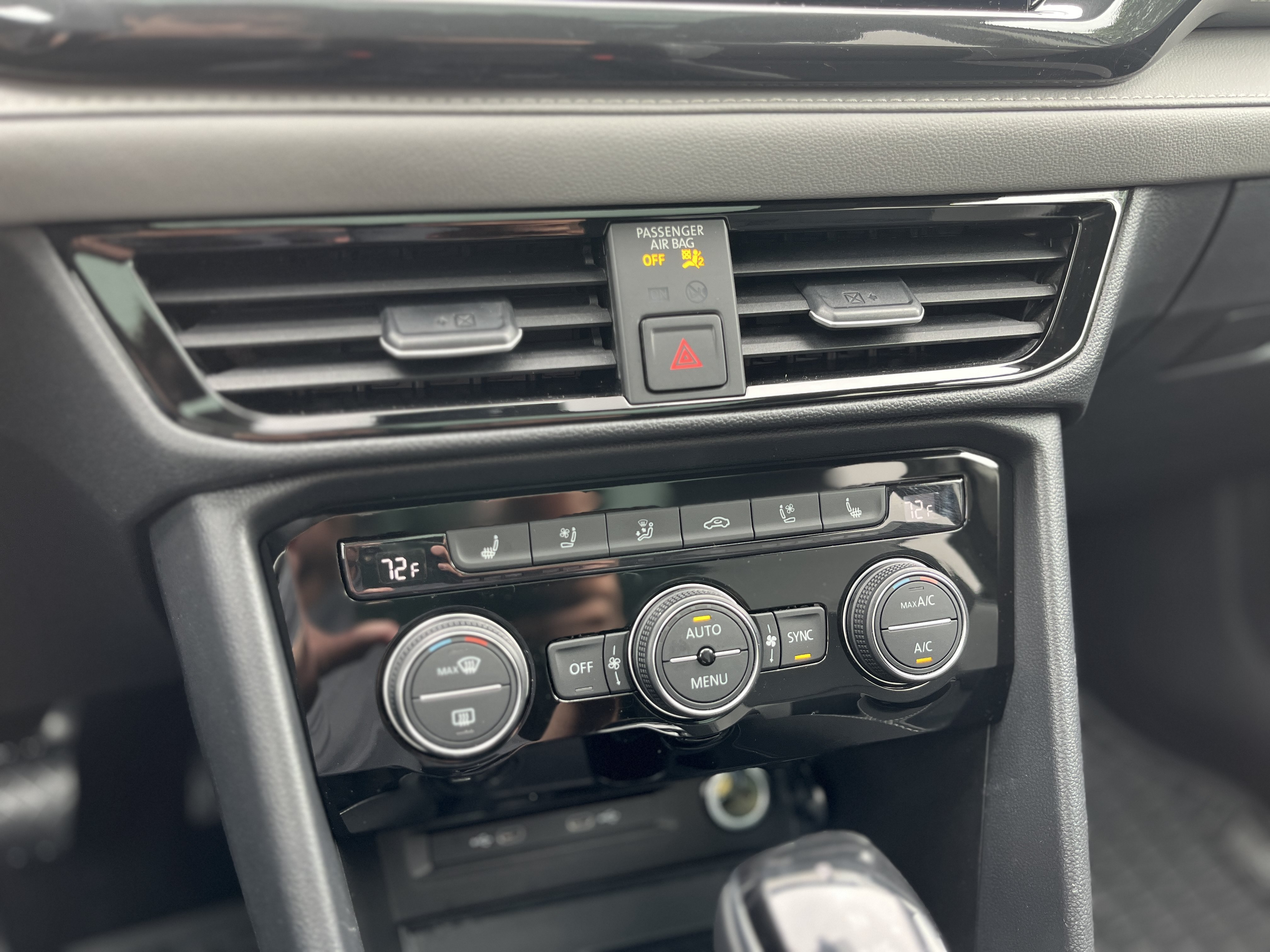 Used 2024  Volkswagen SEL image 22