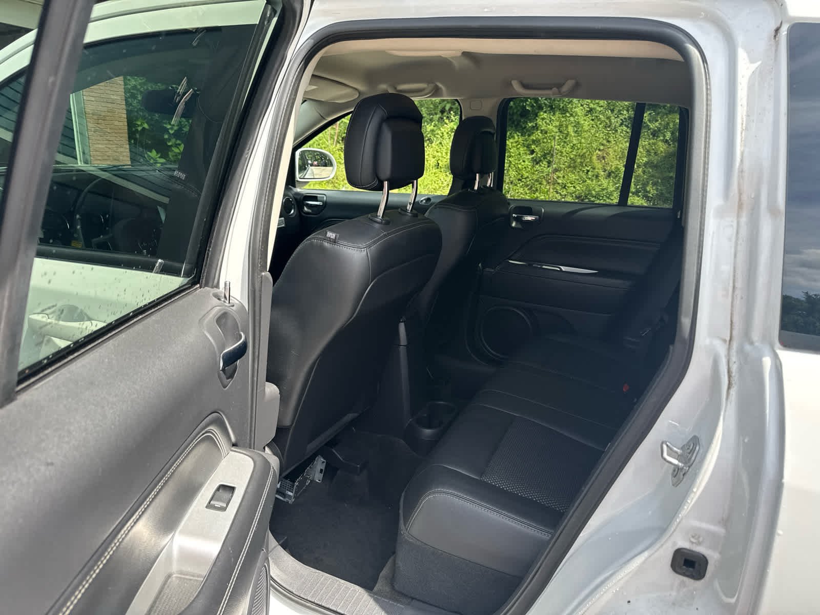 Used 2017 Bright White Clearcoat Jeep Latitude image 6
