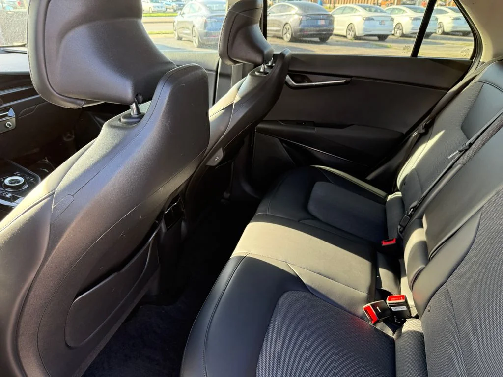 Used 2024 Gray Kia Wind image 26