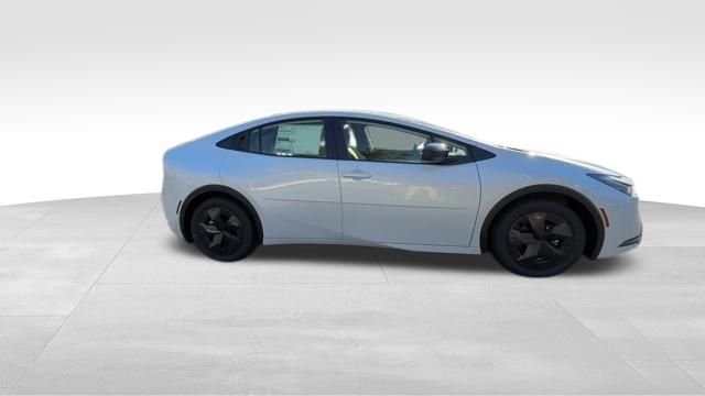 2026 Toyota Prius LE - Photo 9