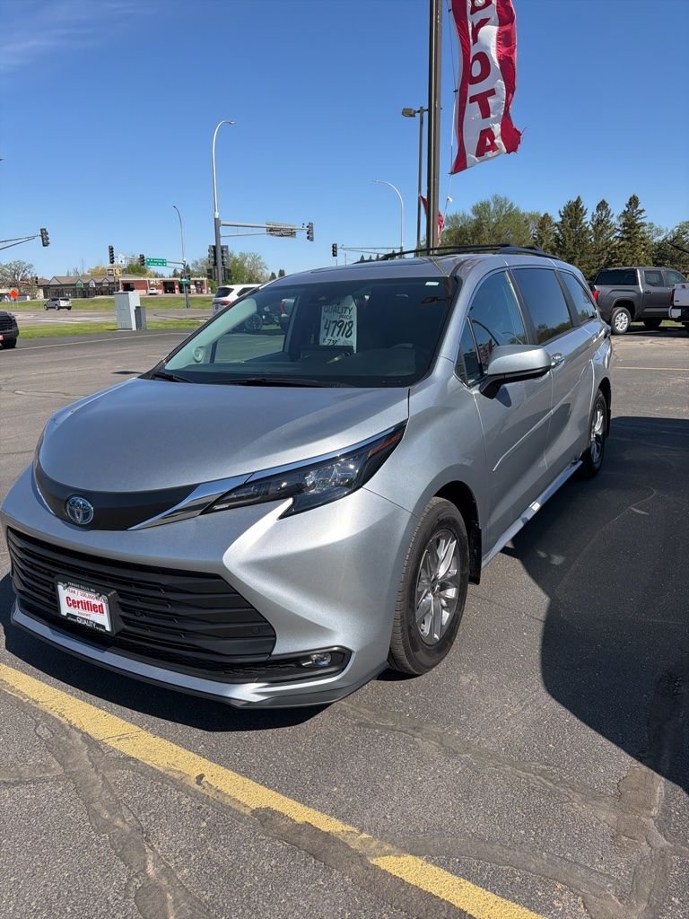 2025 Toyota Sienna's photo