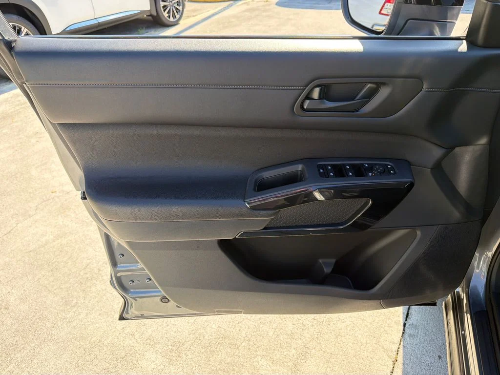 2024 Nissan Pathfinder S - Photo 19