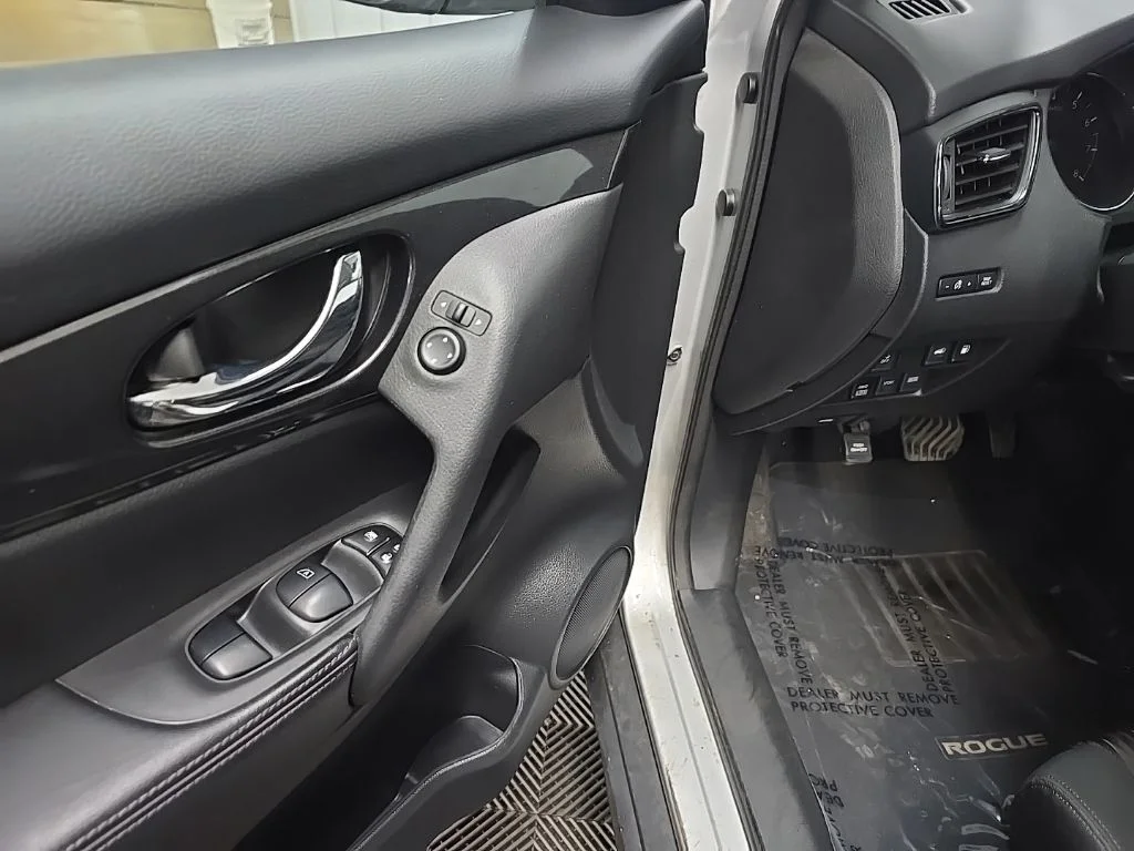 Used 2018 Silver Nissan SV image 28