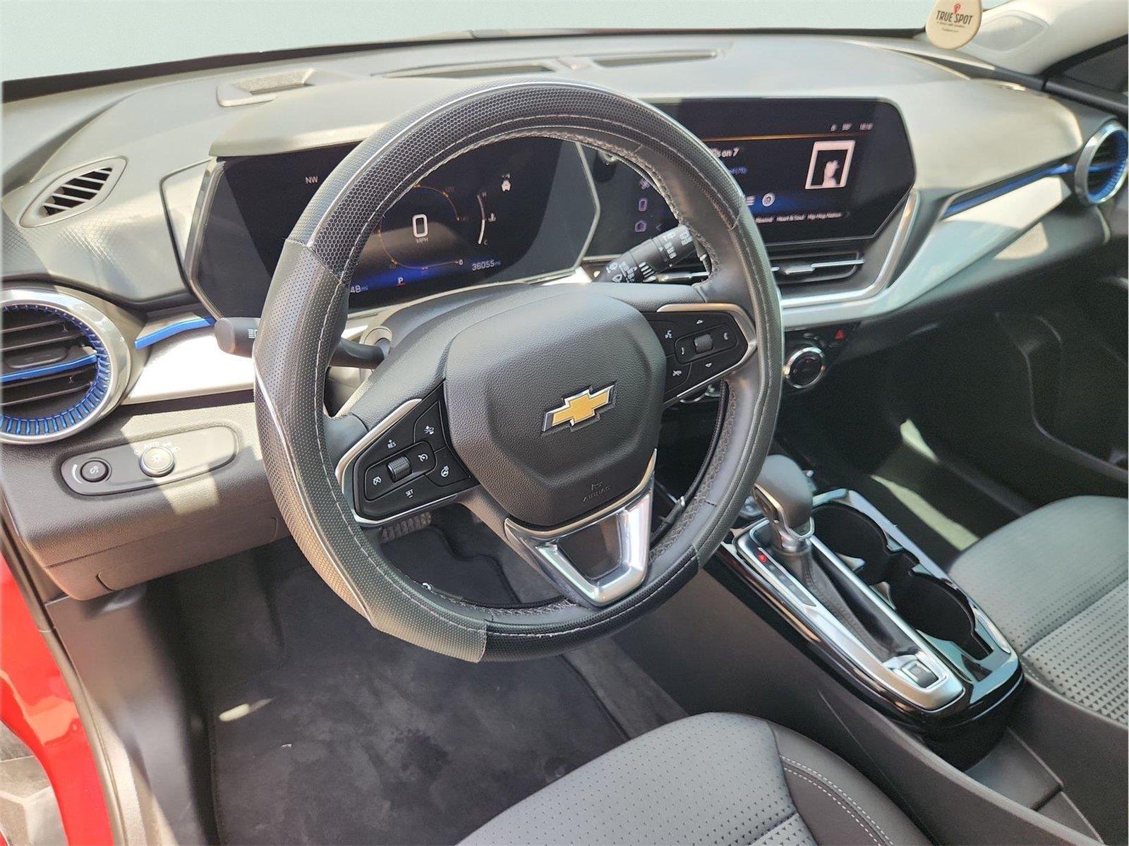 2024 Chevrolet Trax LT - 8