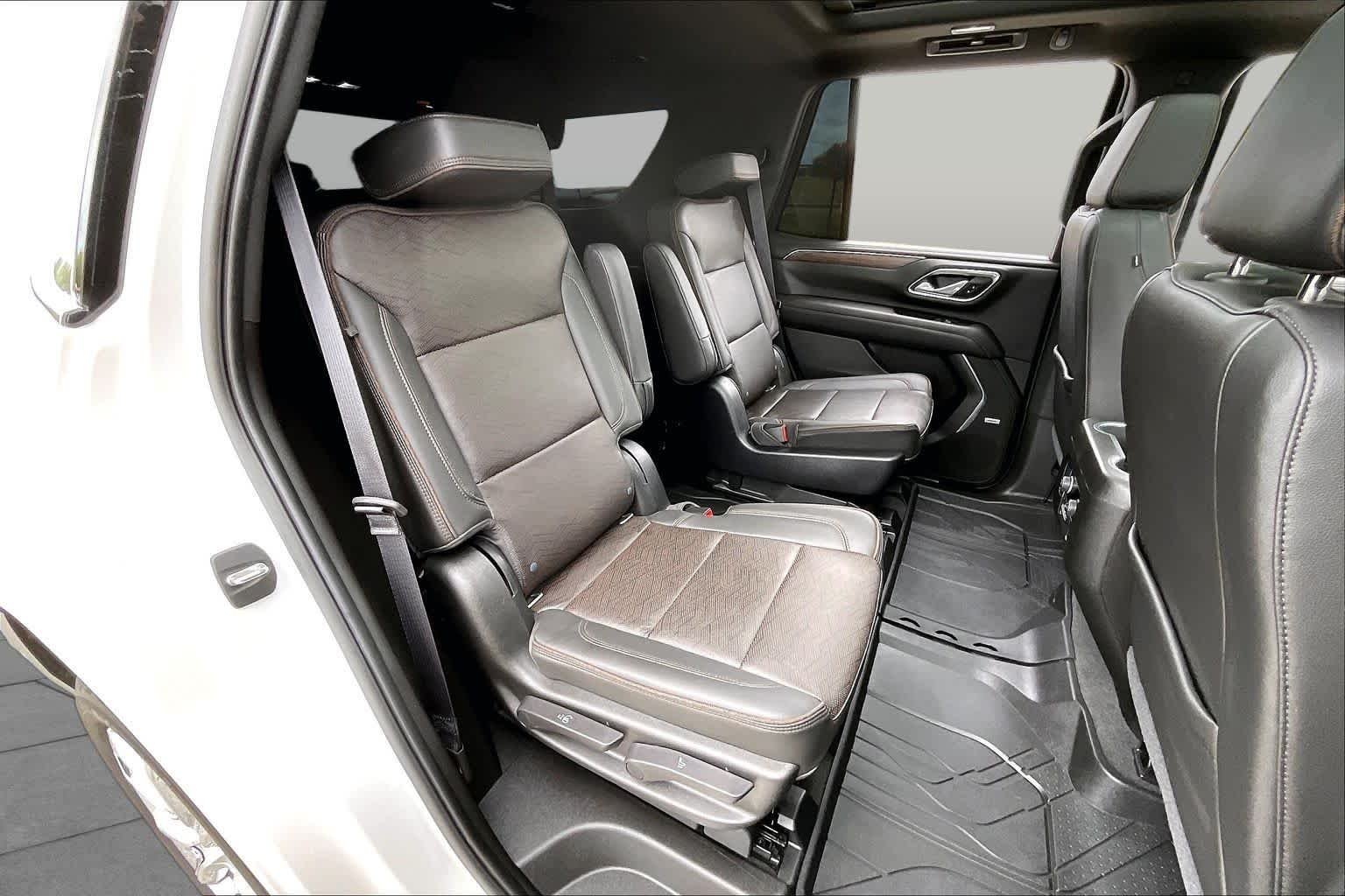 Used 2021 Iridescent Pearl Tricoat Chevrolet High Country image 20