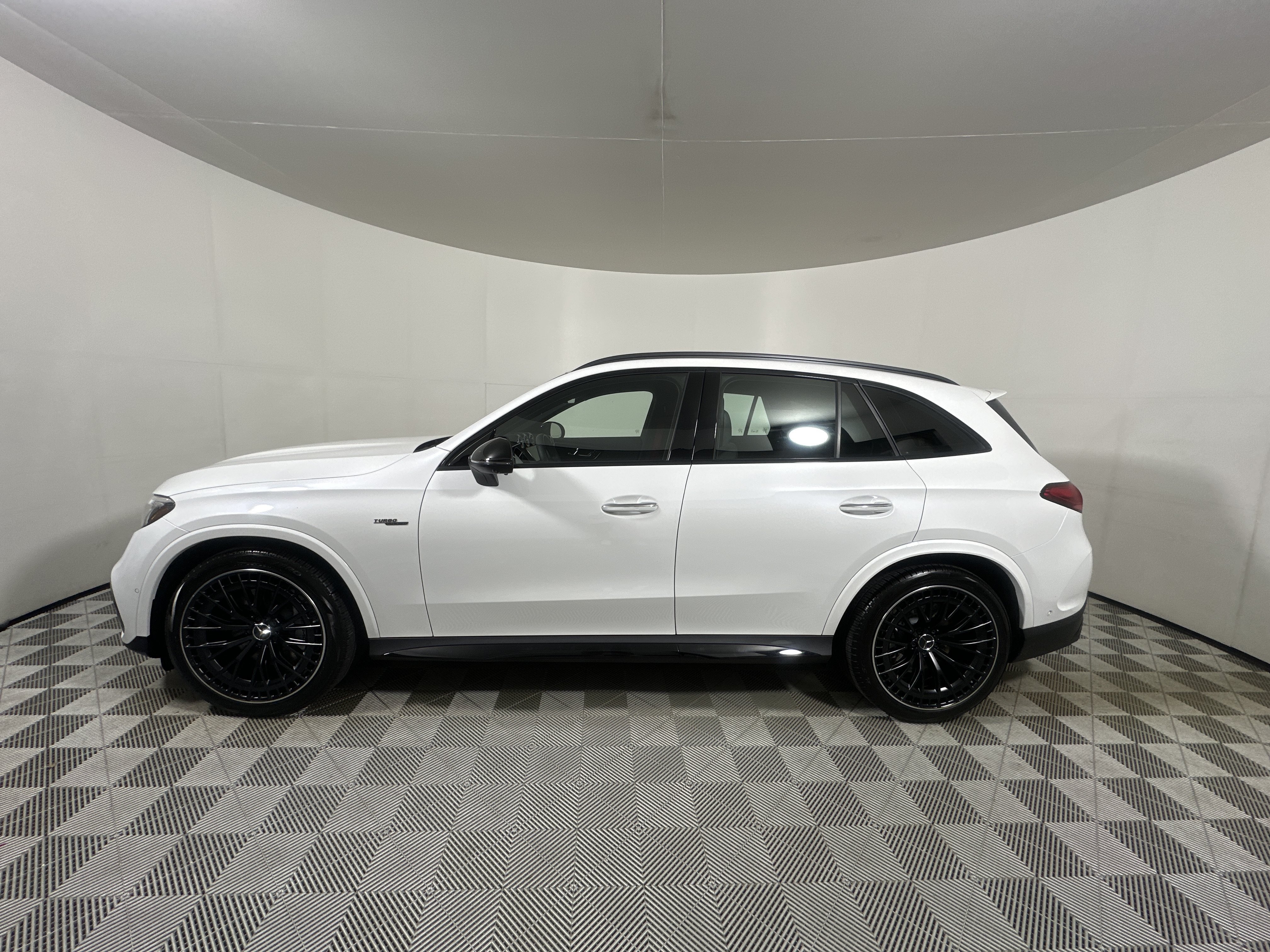 Used 2025  Mercedes-Benz AMG® GLC 43 image 4