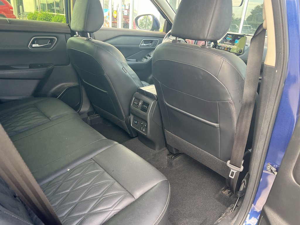 Used 2023 Caspian Blue Metallic Nissan Platinum image 11