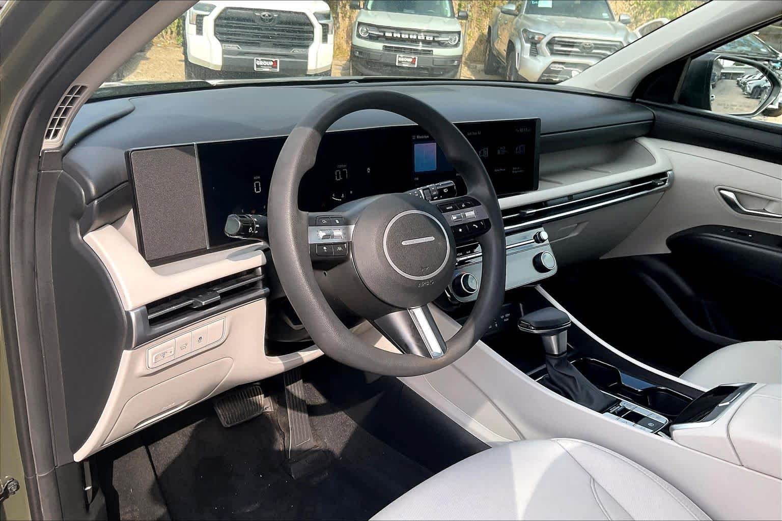 Used 2025 Rockwood Green Hyundai SEL image 18