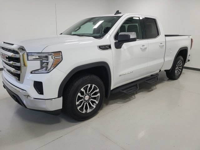 Used 2019 Summit White GMC SLE image 3