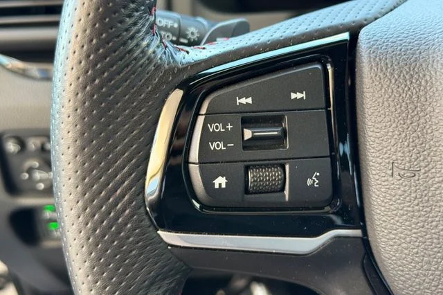 Used 2025 Platinum White Honda Black Edition image 30