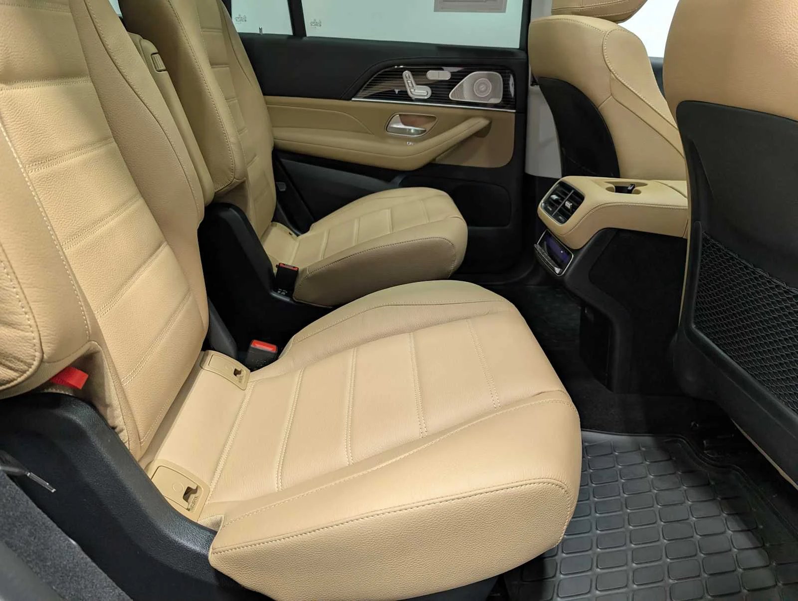 Certified Used 2026 Polar White Mercedes-Benz GLS 450 image 12