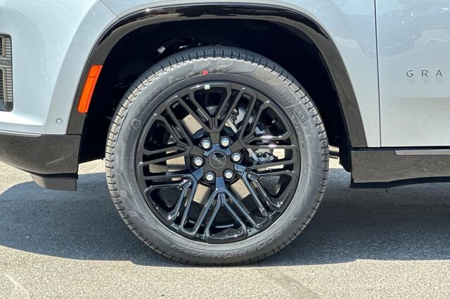 New 2026 Silver-Zynith Exterior Paint Jeep Limited Reserve image 26
