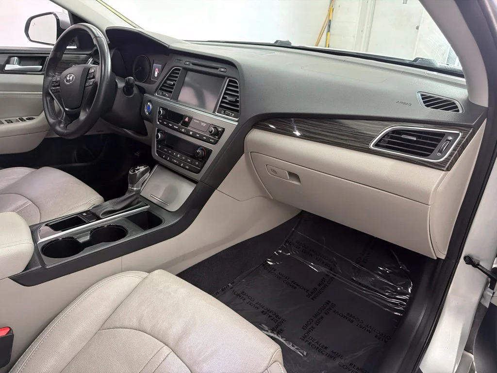 Used 2015 Silver Hyundai Limited image 31