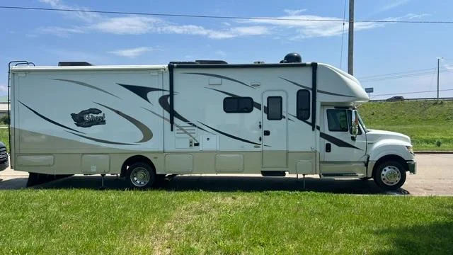 Used 2016 White INTERNATIONAL Ghost 36DS image 15