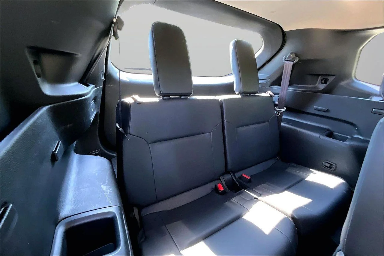 Certified Used 2024  Mitsubishi SE image 25