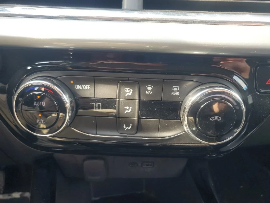 Used 2025 Cypress Gray Chevrolet LT image 21