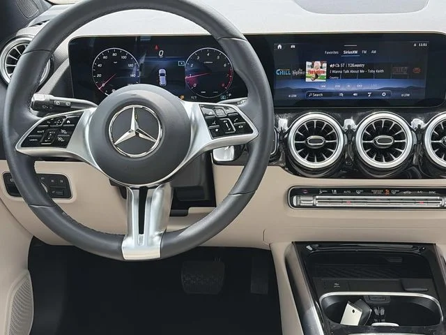 Used 2025  Mercedes-Benz GLA 250 image 13