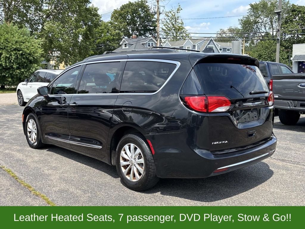 Used 2017 Black Chrysler Touring L image 5