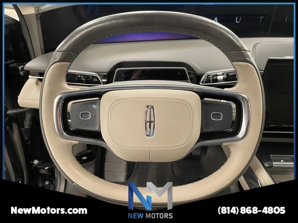 Used 2024 Black Metallic Lincoln Reserve image 12