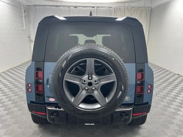 Used 2023 Blue Land Rover X-Dynamic SE image 7