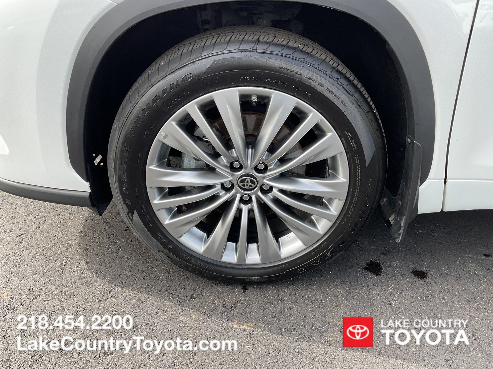 Used 2024  Toyota Platinum image 9