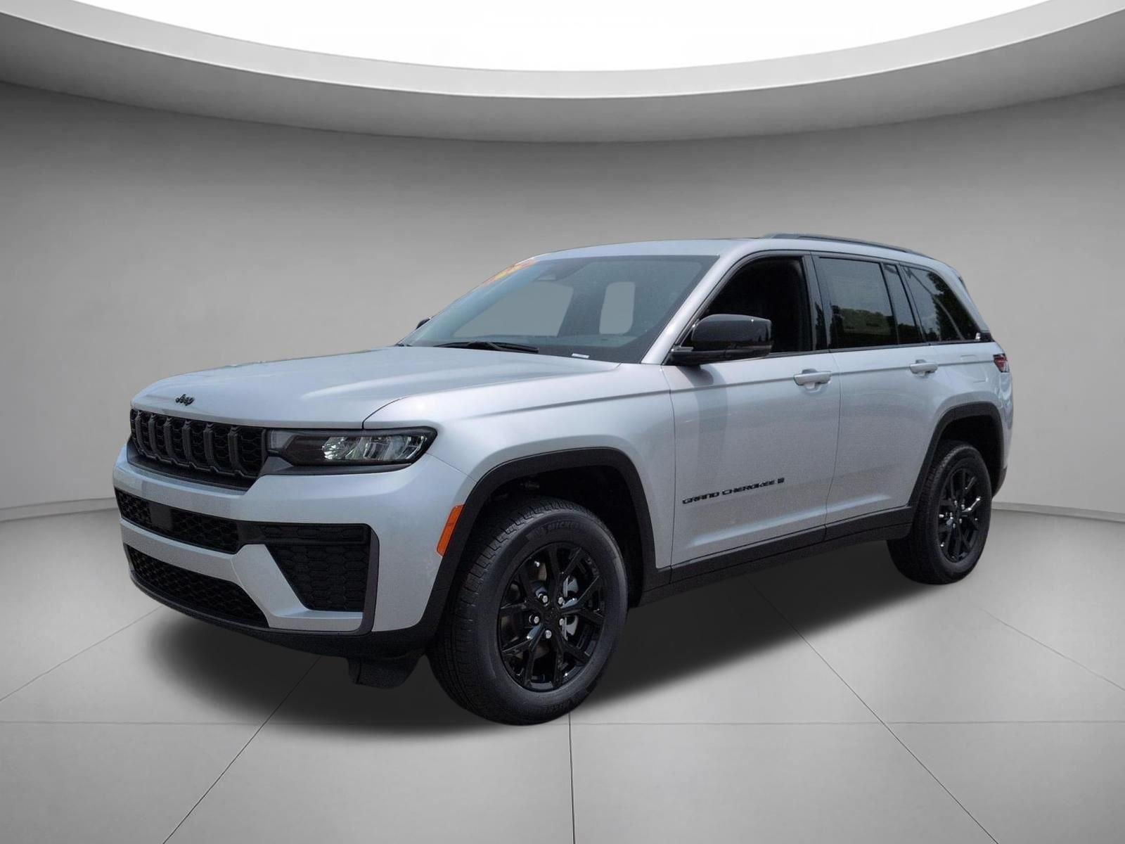 New 2026 Silver Zynith Exterior Paint Jeep Laredo Altitude image 1