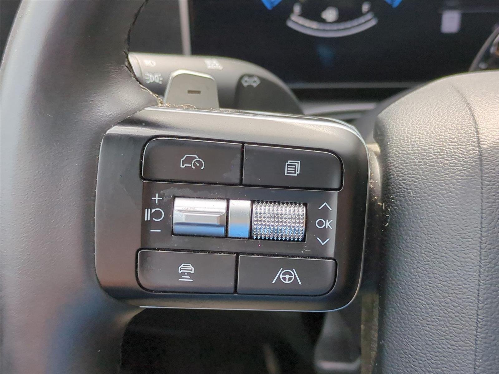 Used 2024 Hampton Gray Hyundai SEL image 19