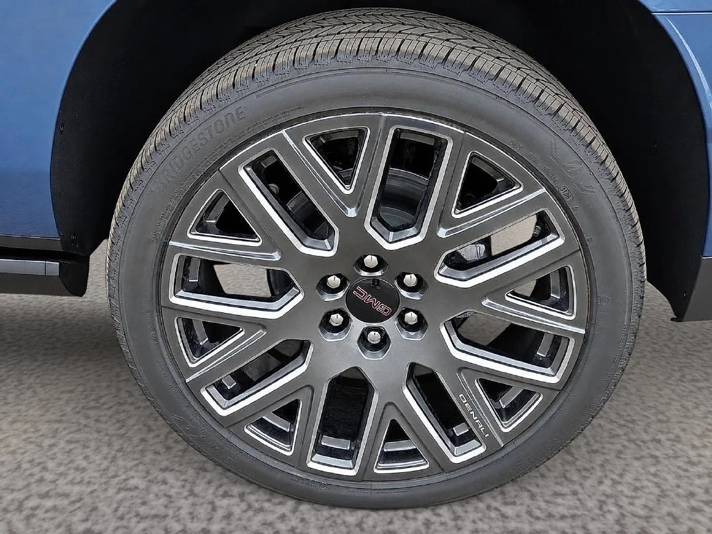 2026 GMC Yukon XL Denali Ultimate - Photo 8