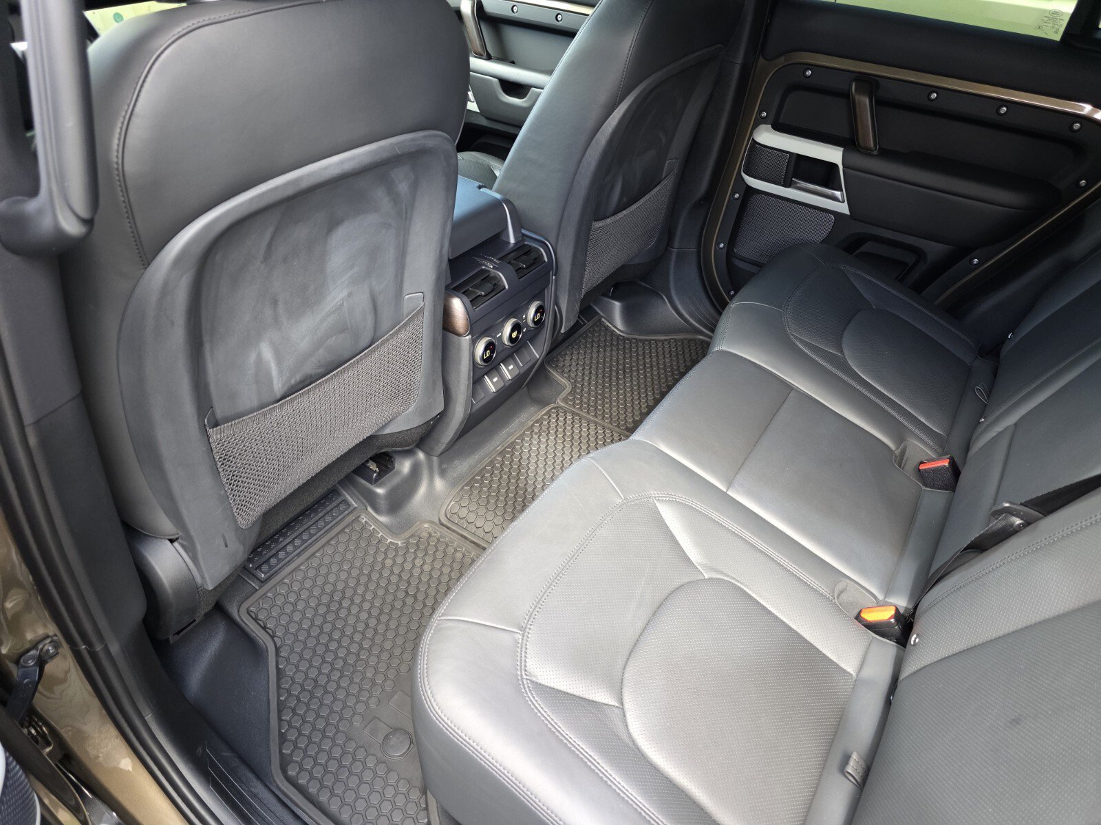 Certified Used 2024 Gondwana Stone Metallic Land Rover SE image 15
